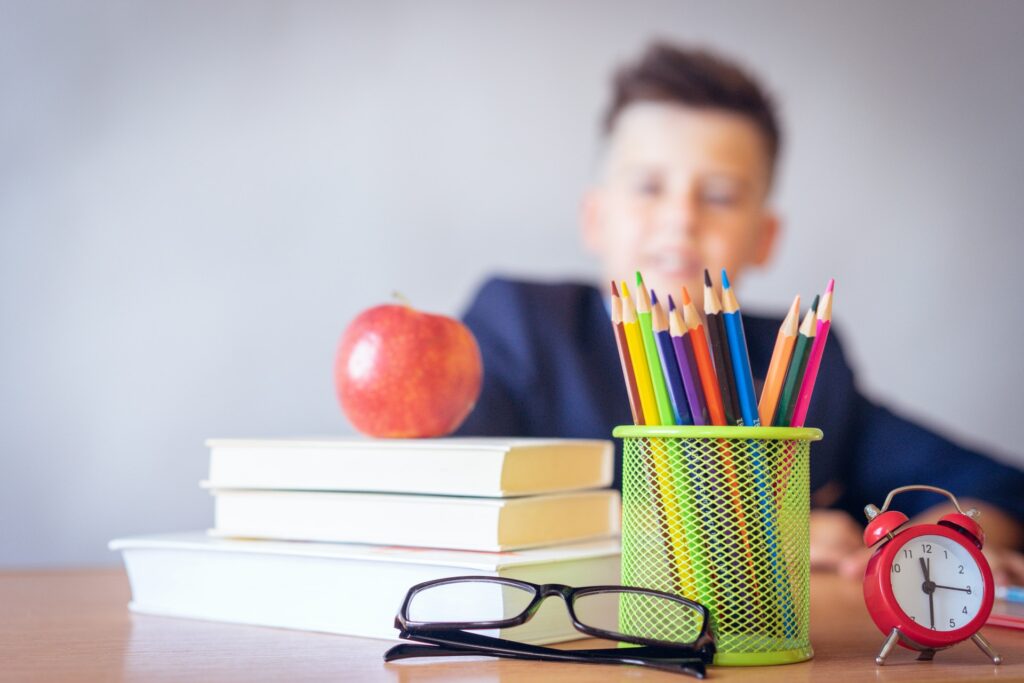 Rendimiento escolar de menores.